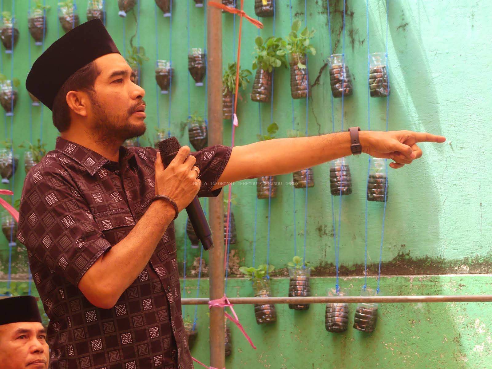 Rovik Siap Kolaborasi dengan Pemkot Benahi Jalan Rusak di Taeno Atas